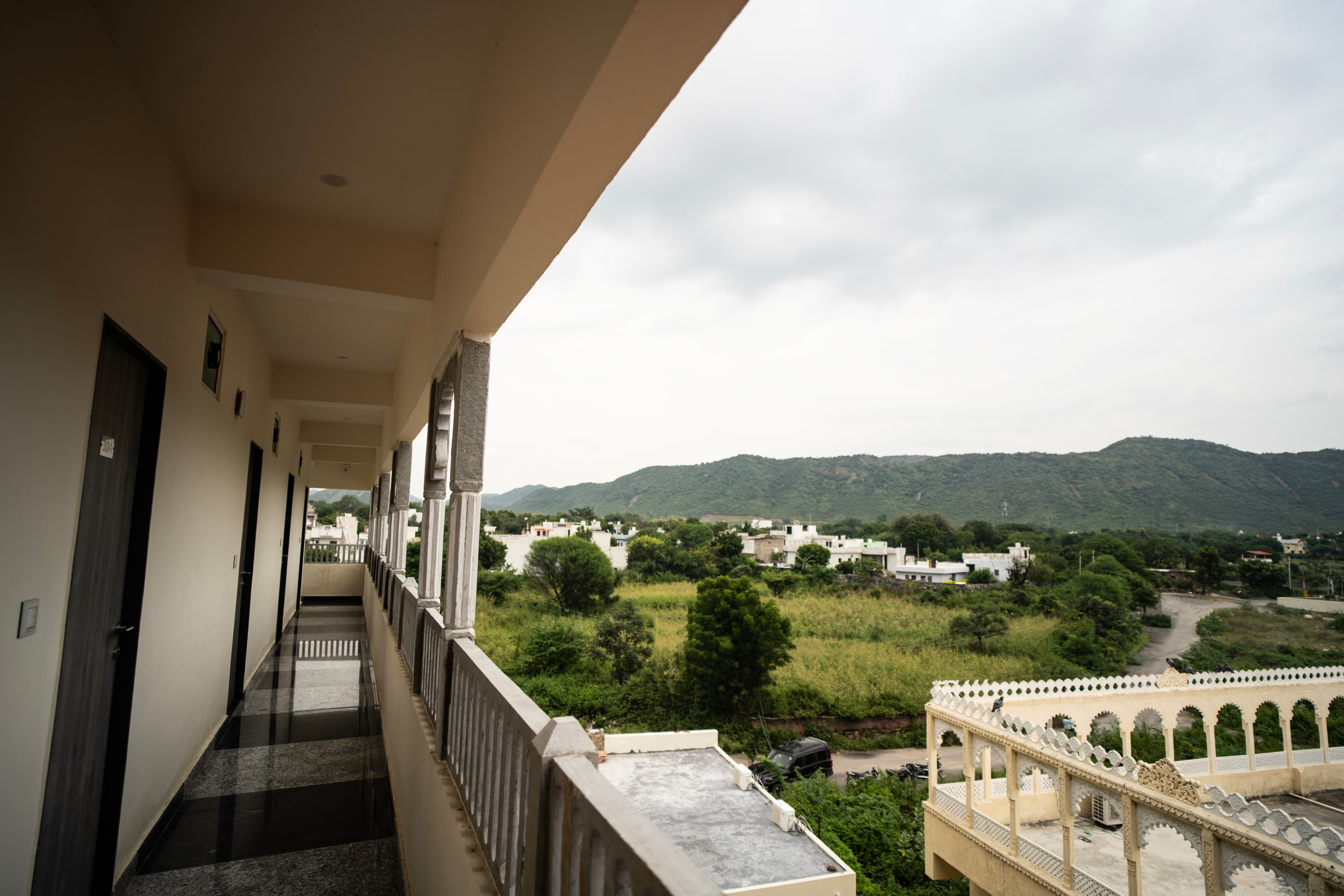 Hotel Kesar Villa - Tap to explore photos