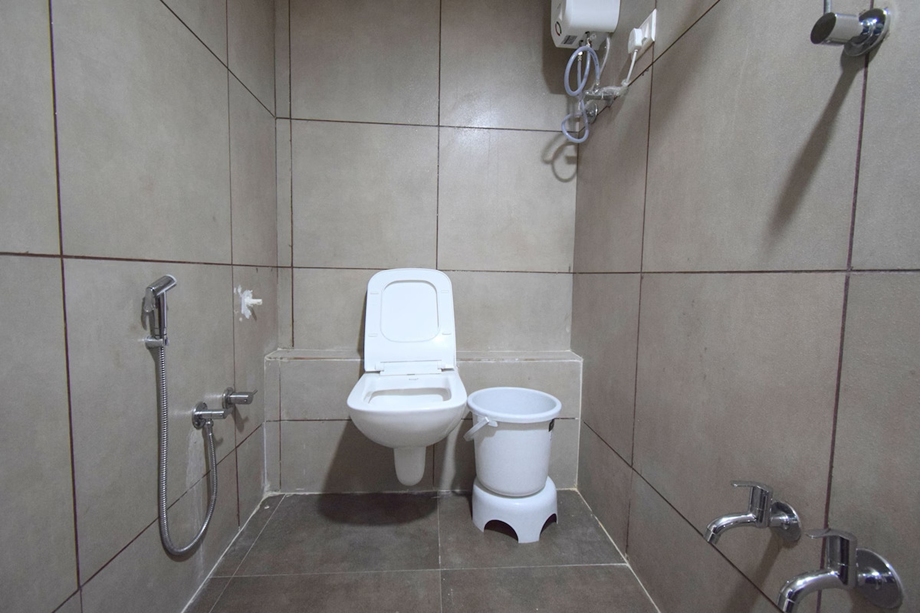 Hotel Galaxy Inn - Ahmedabad - Tap to explore photos