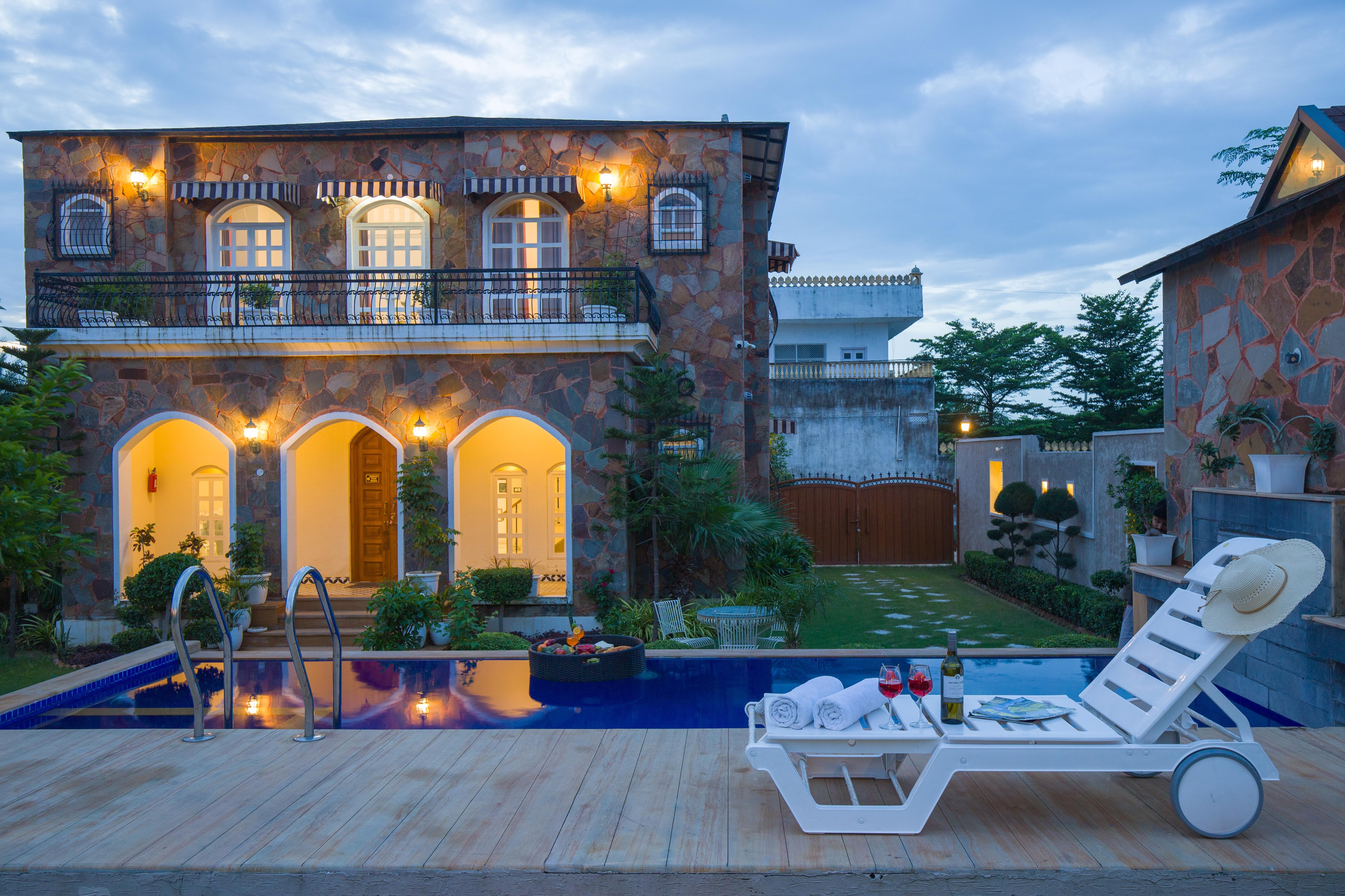 ELIVAAS 3 BHK with Pvt Pool & Lush Garden | Oakwood Villa - Tap to explore photos