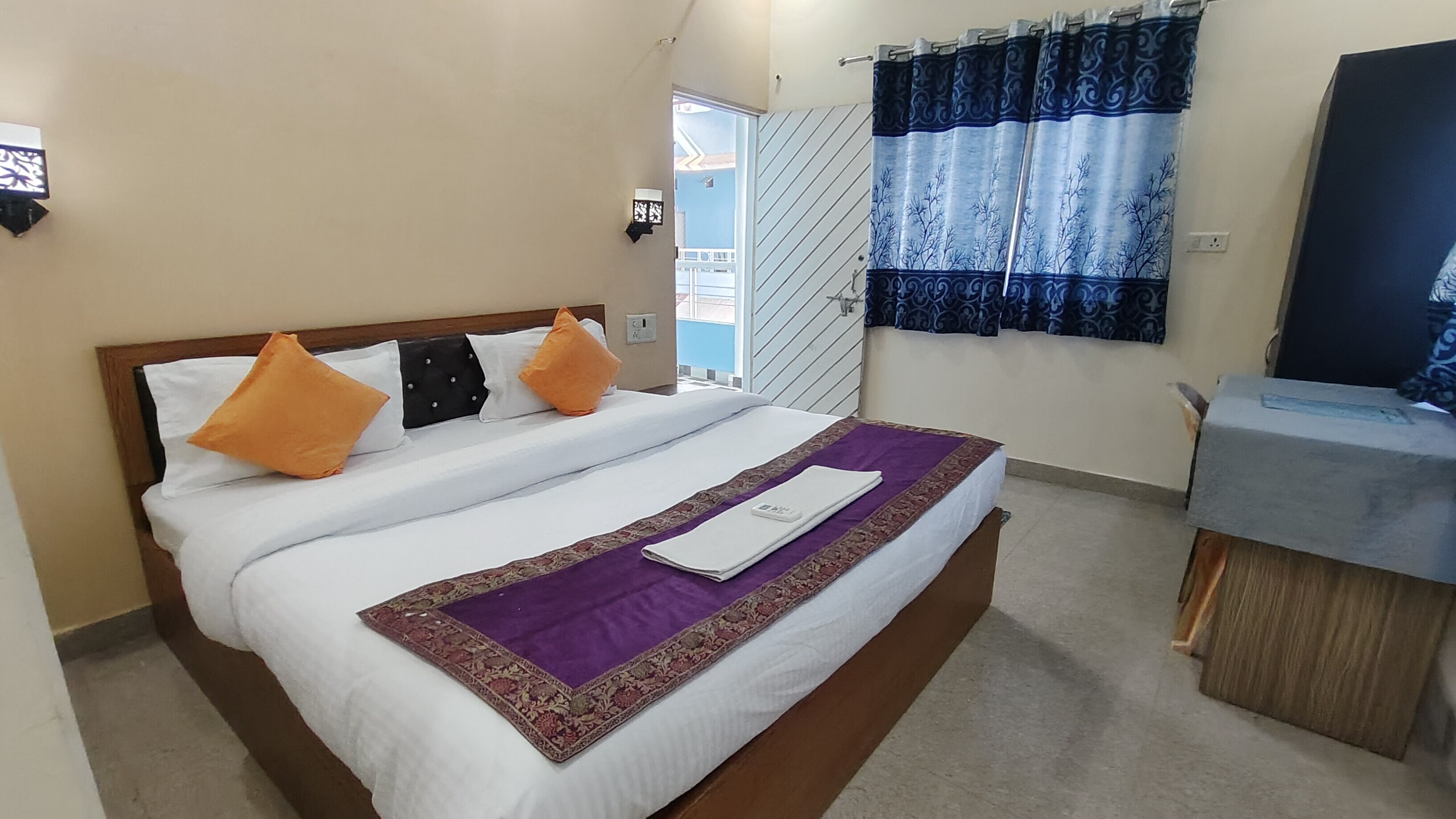 Shree Yoga Mandir Guest House - Tap to explore photos