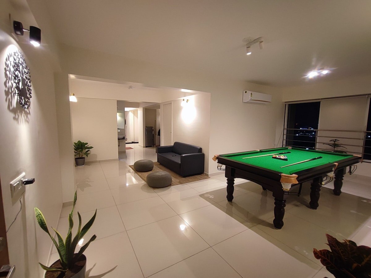Alpha Room on 14th floor Apartment - Tap to explore photos