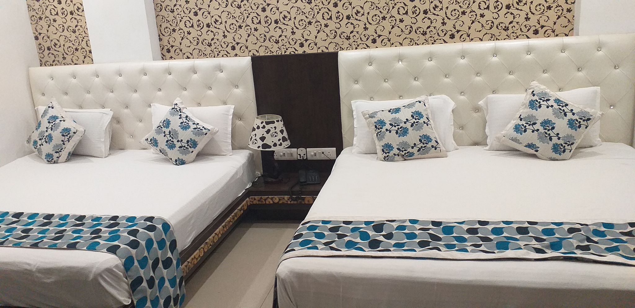 Hotel Riya Palace - Idgah Railway Station Agra - Tap to explore photos