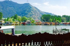 New Sea Palace Houseboats, Srinagar