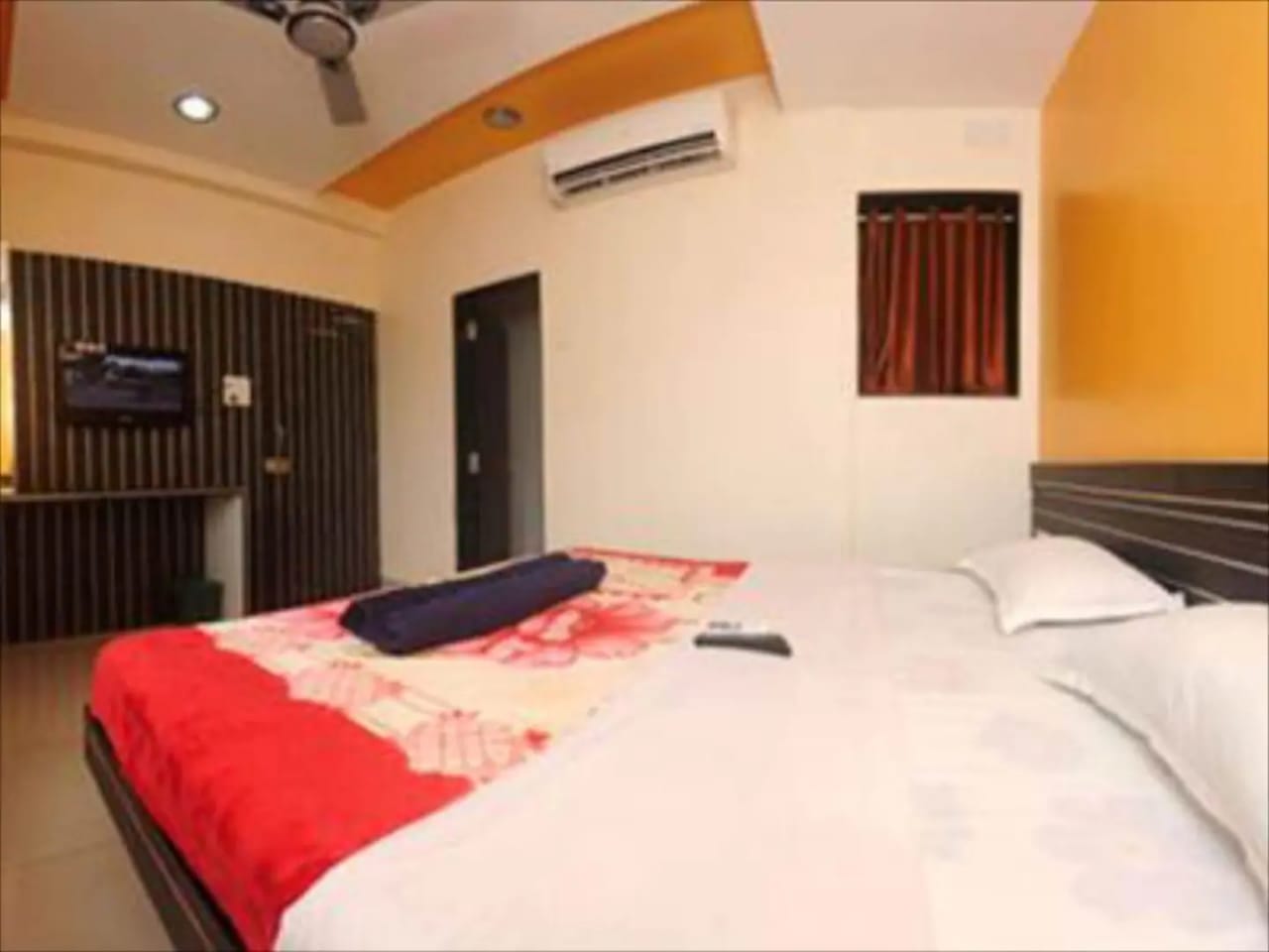 Hotel Rajkamal - Tap to explore photos