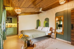 Studio Apartment W Pool Vagator Beach 5 min ride, Goa