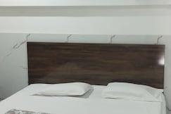 Hotel Maa Bamleshwari, Baihar