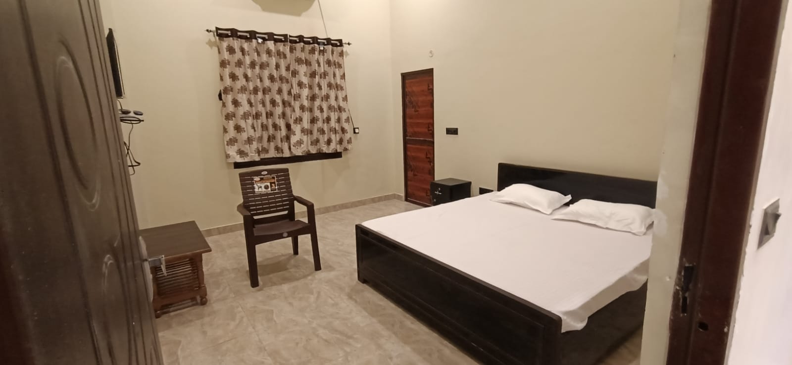 Hotel Seema Villa Inn - Tap to explore photos