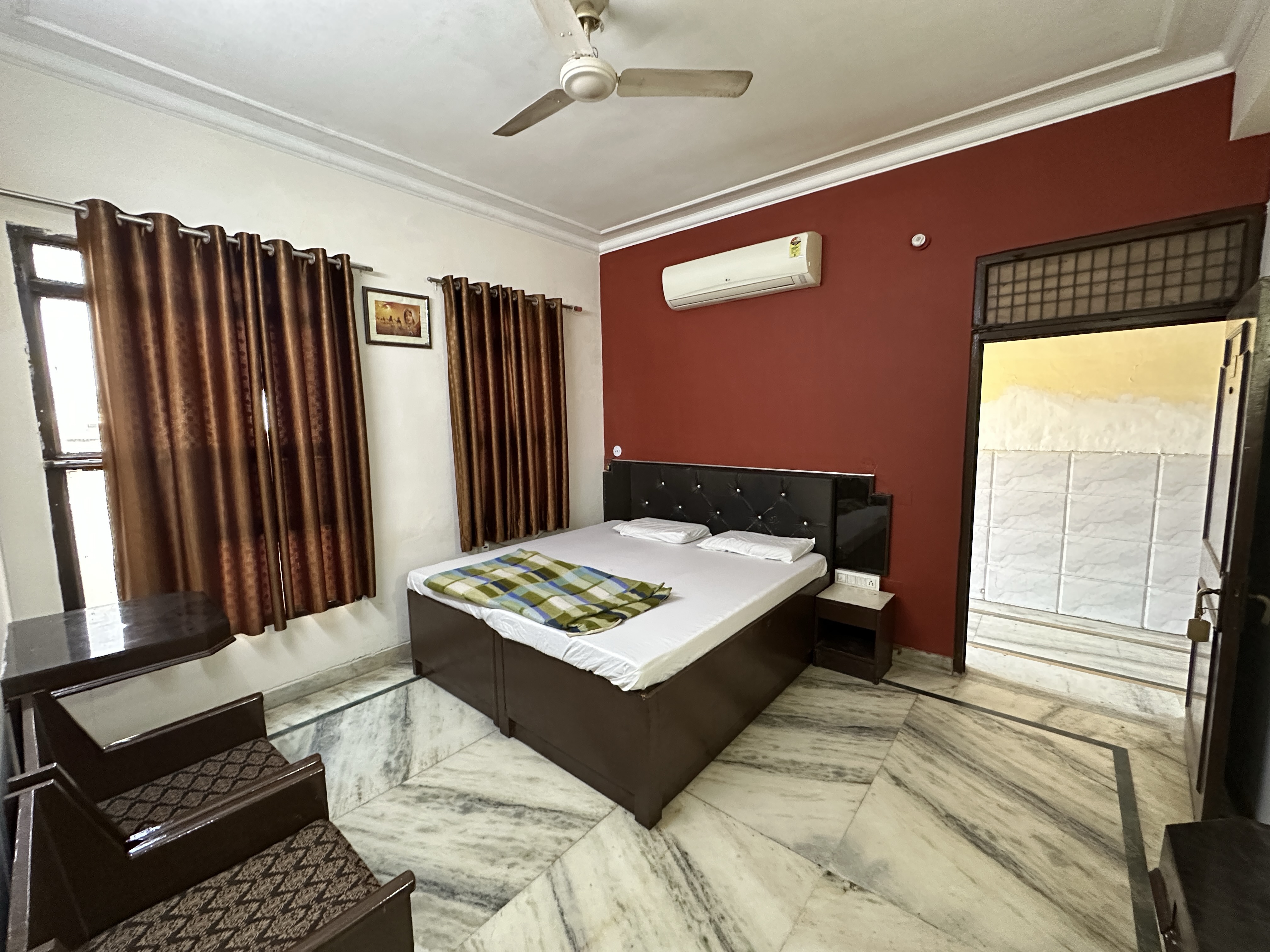 Hotel Surya Inn - Tap to explore photos