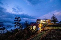 Breezy Affair| Boutique room w Binsar view, Dwarahat