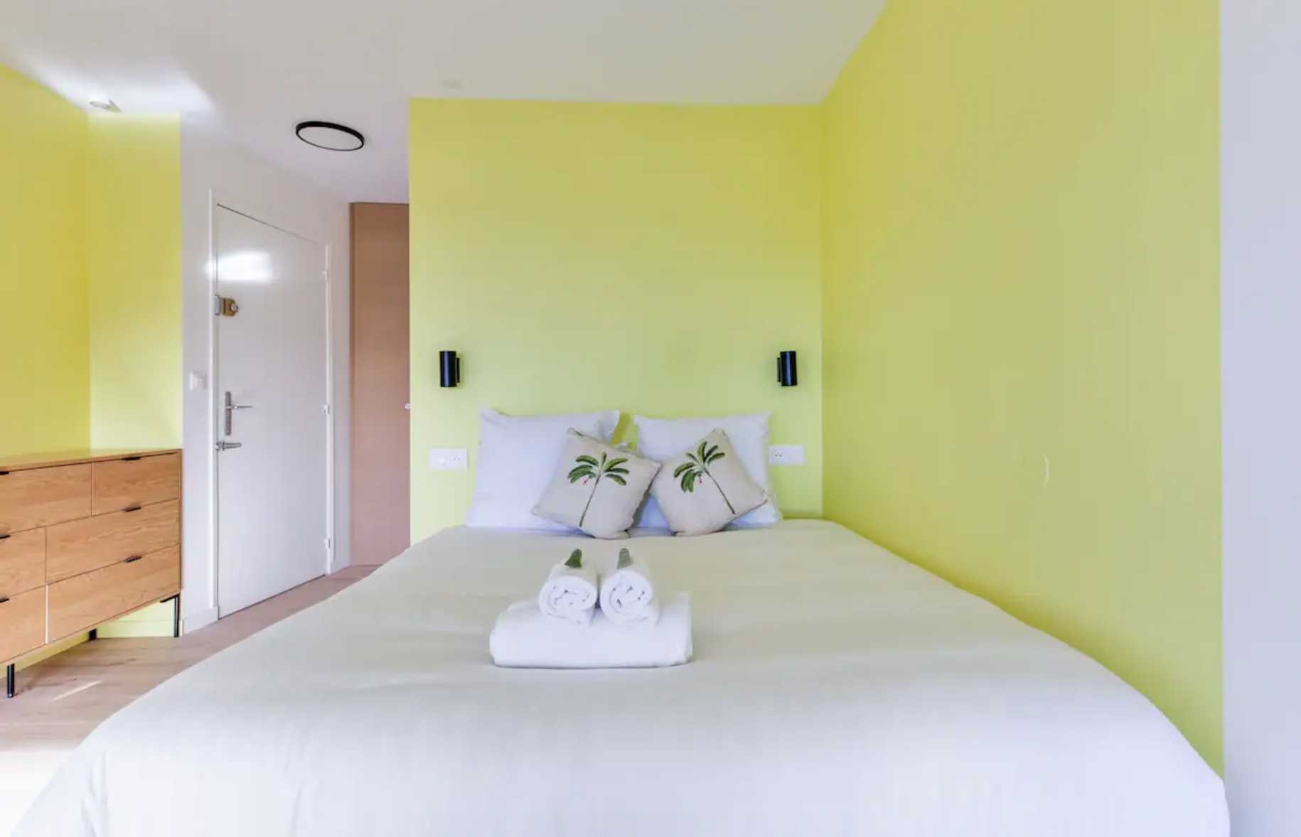 Beautiful renovated studio on Port de Deauville - Tap to explore photos