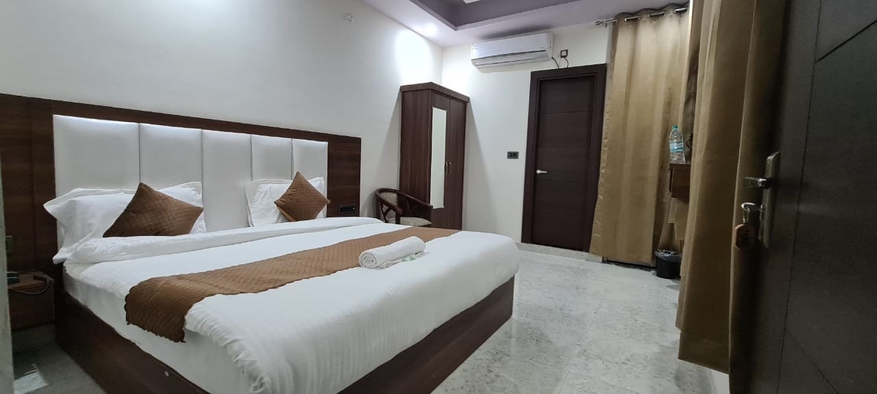 Hotel Jai Raghu Shiv - Tap to explore photos