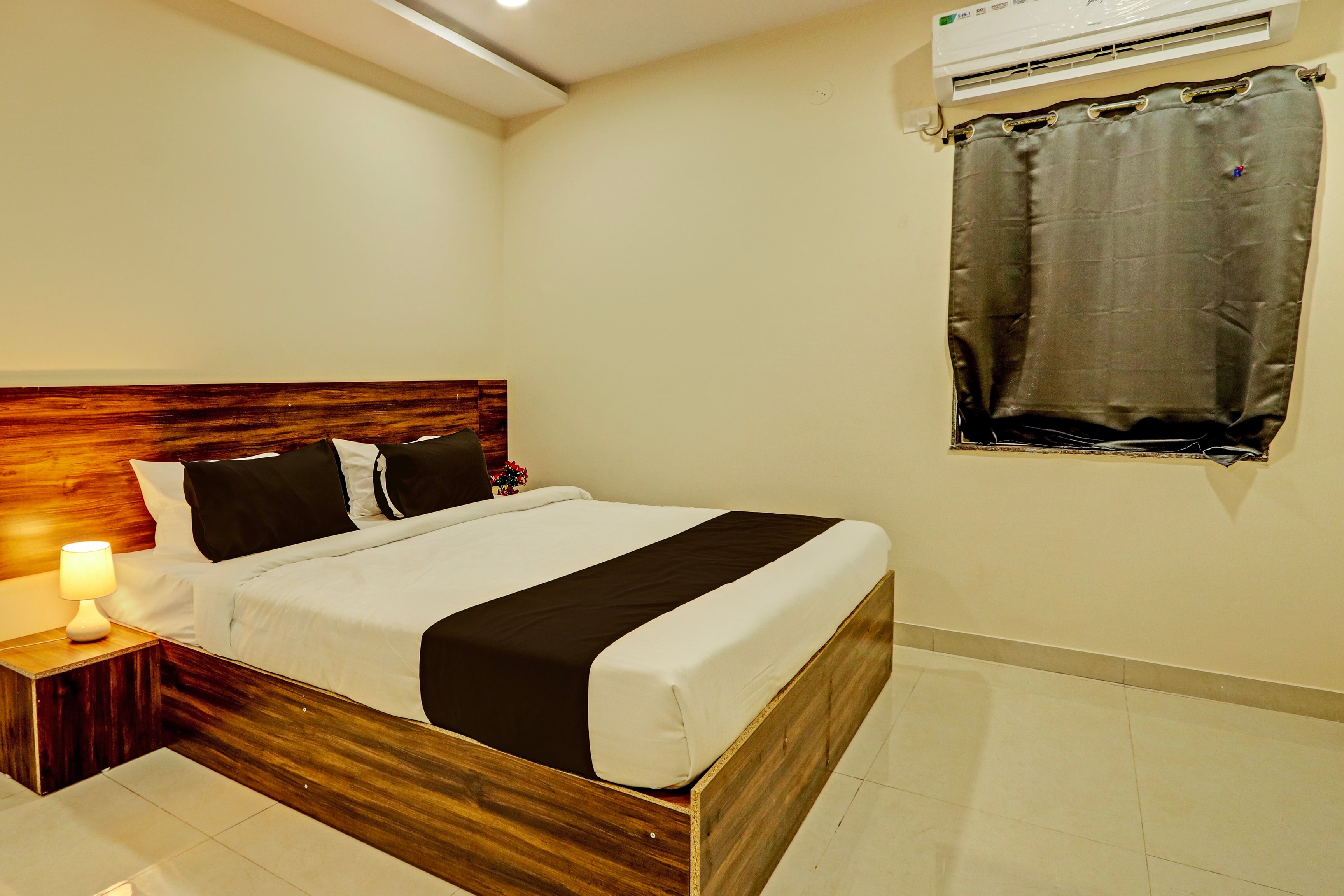 Hotel O R SQUARE HOMES - Tap to explore photos
