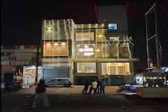 AB Hotel and Restaurant, Ashta