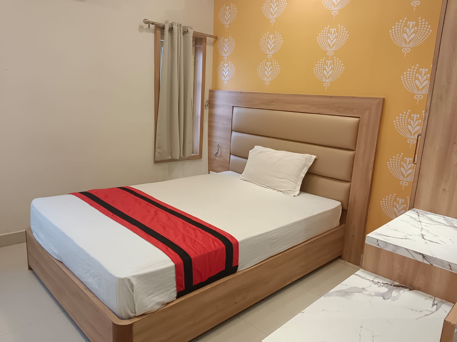 PALLAVI INTERNATIONAL HOTEL THAWE - Tap to explore photos