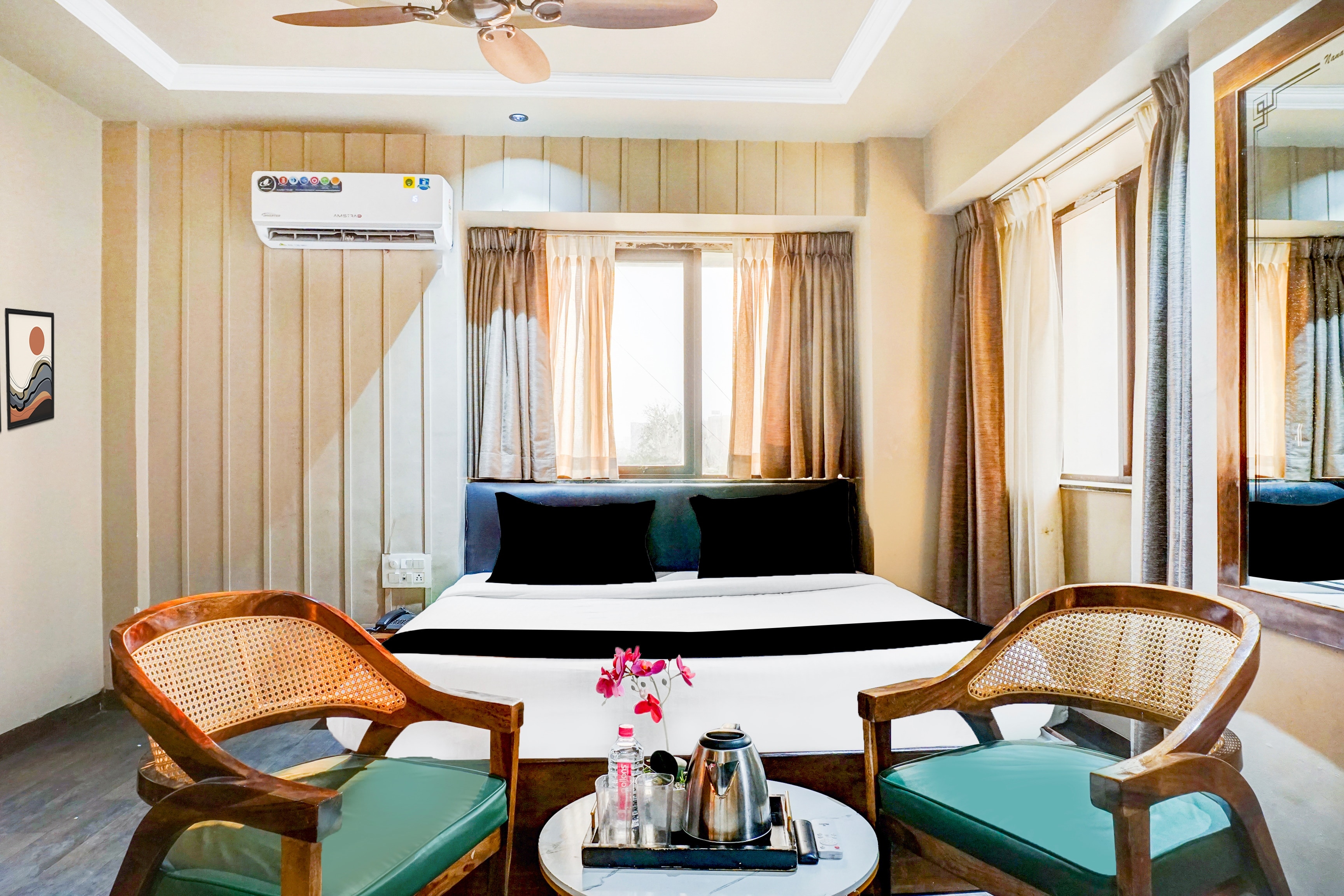 Super Townhouse Oak Viman Nagar Downtown Formerly Hotel Cilantro - Tap to explore photos