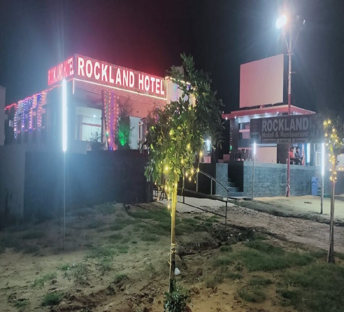 The Rockland Hotel & Restaurant - Tap to explore photos