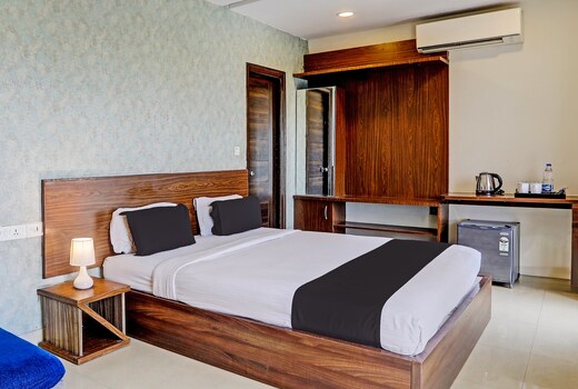 Collection O SSR Royal Suites