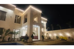 Hotel sarovar palace, Prayagraj