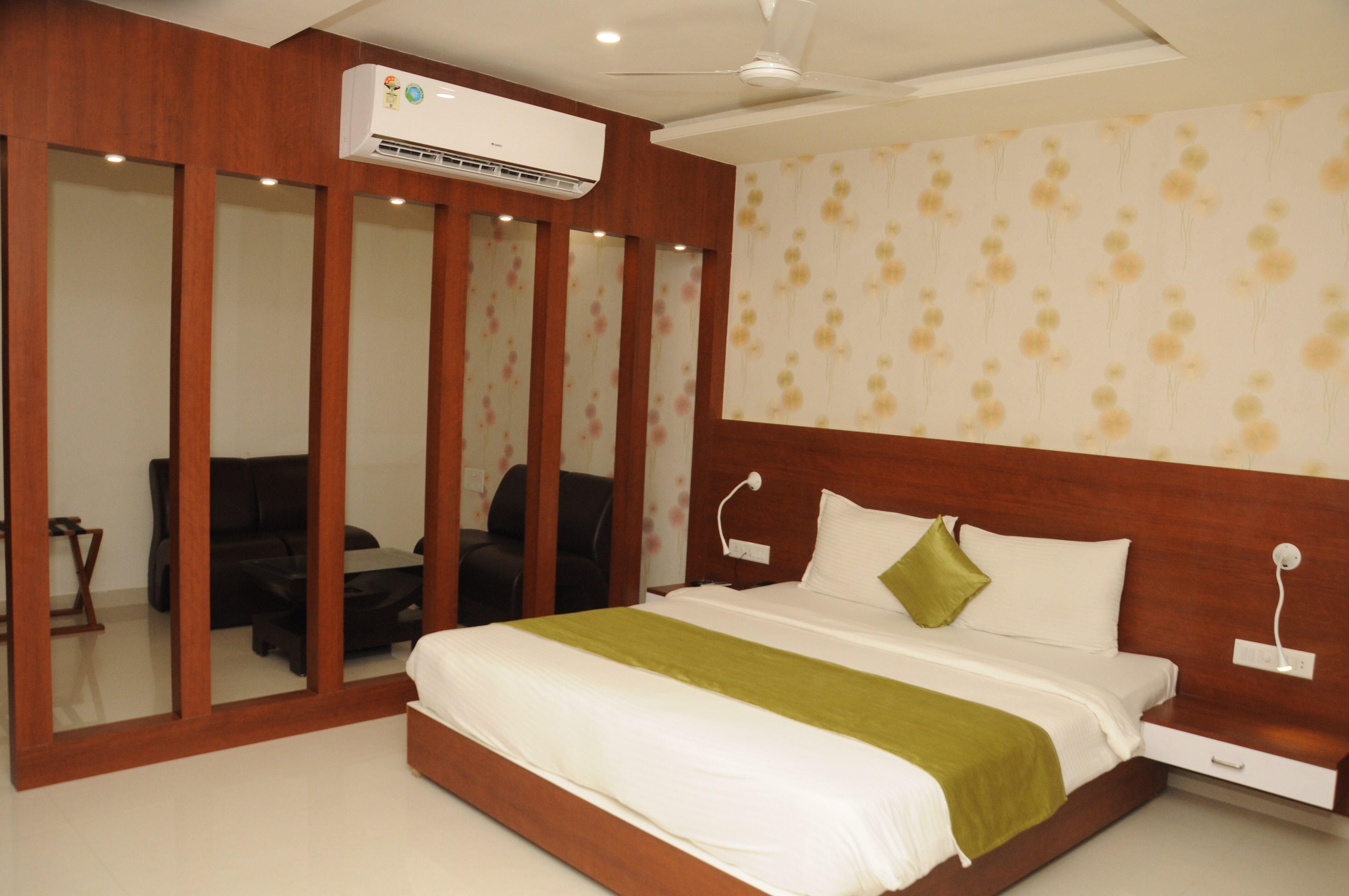 Daksh The Madhuvan Suites Dwarka - Holidays Selection - Tap to explore photos