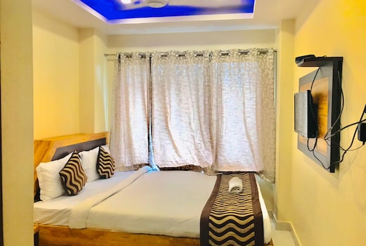 Island Park | 5 Min walk from Police Bazar 