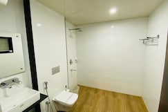 Saluja Residency New Amber Bar & Restaurant, Siliguri