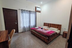 WoodsPicker, Rishikesh