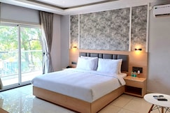 SHRI MAHALAXMI LODGE AND RESTAURANT., Chikodi