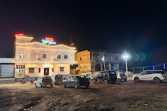 Hotel 7 Flowers, Baran