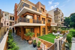 Hotel RoomIN Stays, Noida