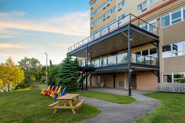 Best Western Plus Chocolate Lake Hotel - Tap to explore photos