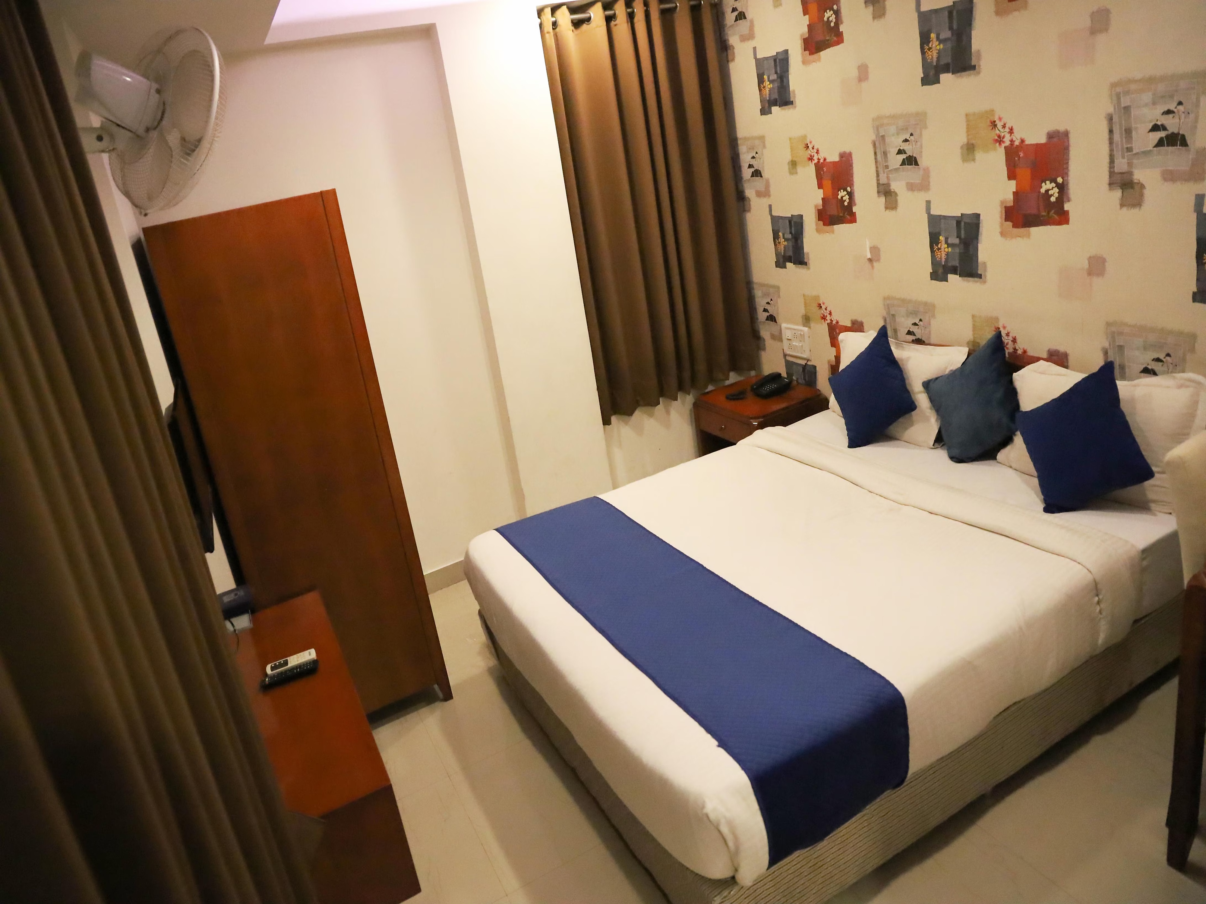 Hotel Grand Eagle near JECC Sitapura - Tap to explore photos