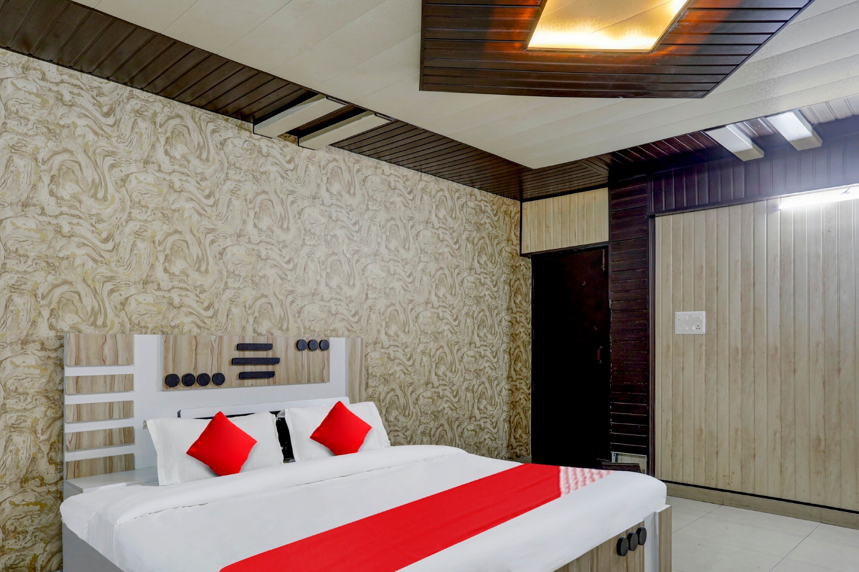 OYO 811159 Hotel Shyama Inn - Tap to explore photos