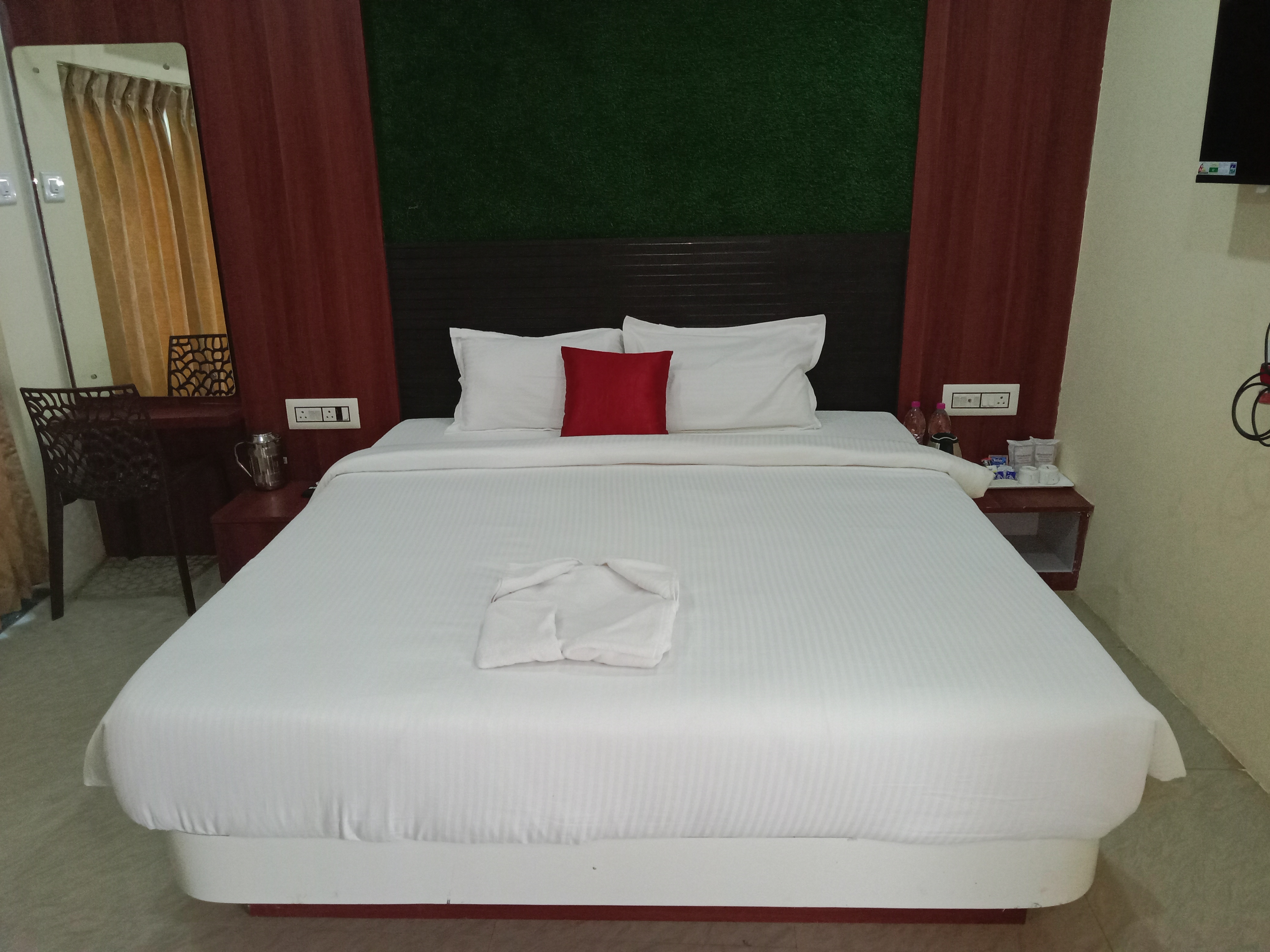 HOTEL LAHARI PURI - Tap to explore photos