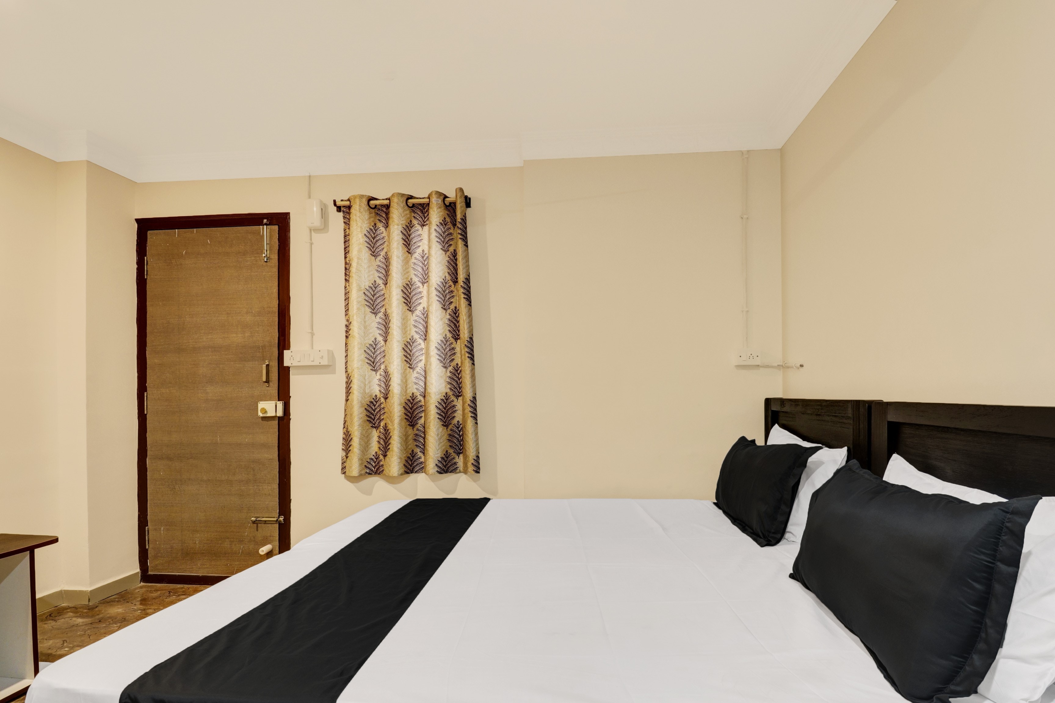 Hotel O VR RESIDENCY - Tap to explore photos