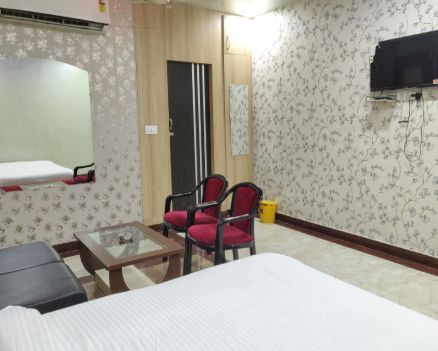 Hotel Gaytri Inn - Tap to explore photos