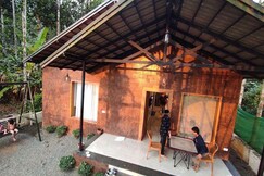 Greenery Homestay | Karapuzha Dam View, Wayanad