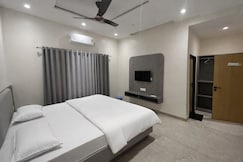 Hotel Abhishek Pride, Nevasa