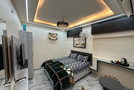 Eclat Vibes Calm   Clean Space near Har Ki Pauri