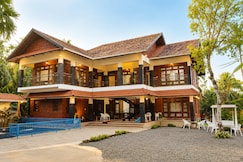 Devas Heritage Homestay 6BR with Pool by Homeyhuts, Wayanad