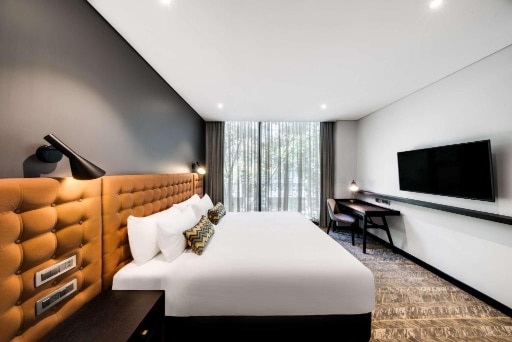 Vibe Hotel North Sydney - Tap to explore photos