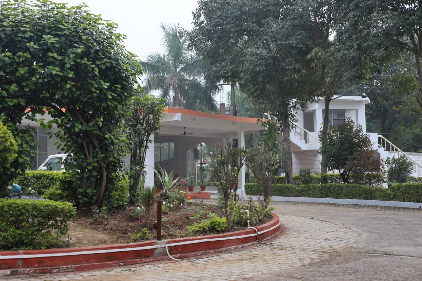 Hotel Shree Krishna Jungle Resort - Tap to explore photos