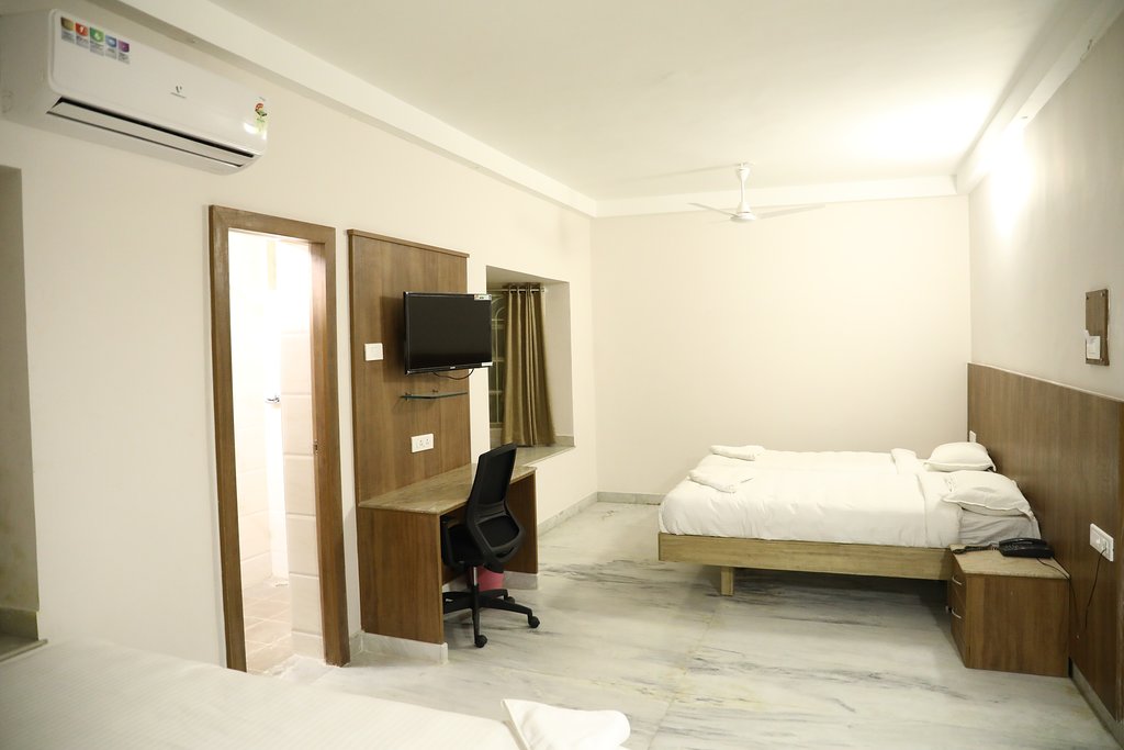 Hotel Regency Inn - Tap to explore photos