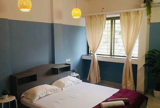 Jade 1Bhk Humble Abode Near Airport  WiFi   AC  Smart TV  Kitchen