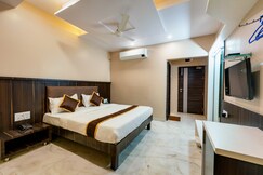 Hotel Aathitya Satkar, Kolhapur