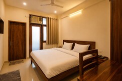 COZY DEN., Jaipur