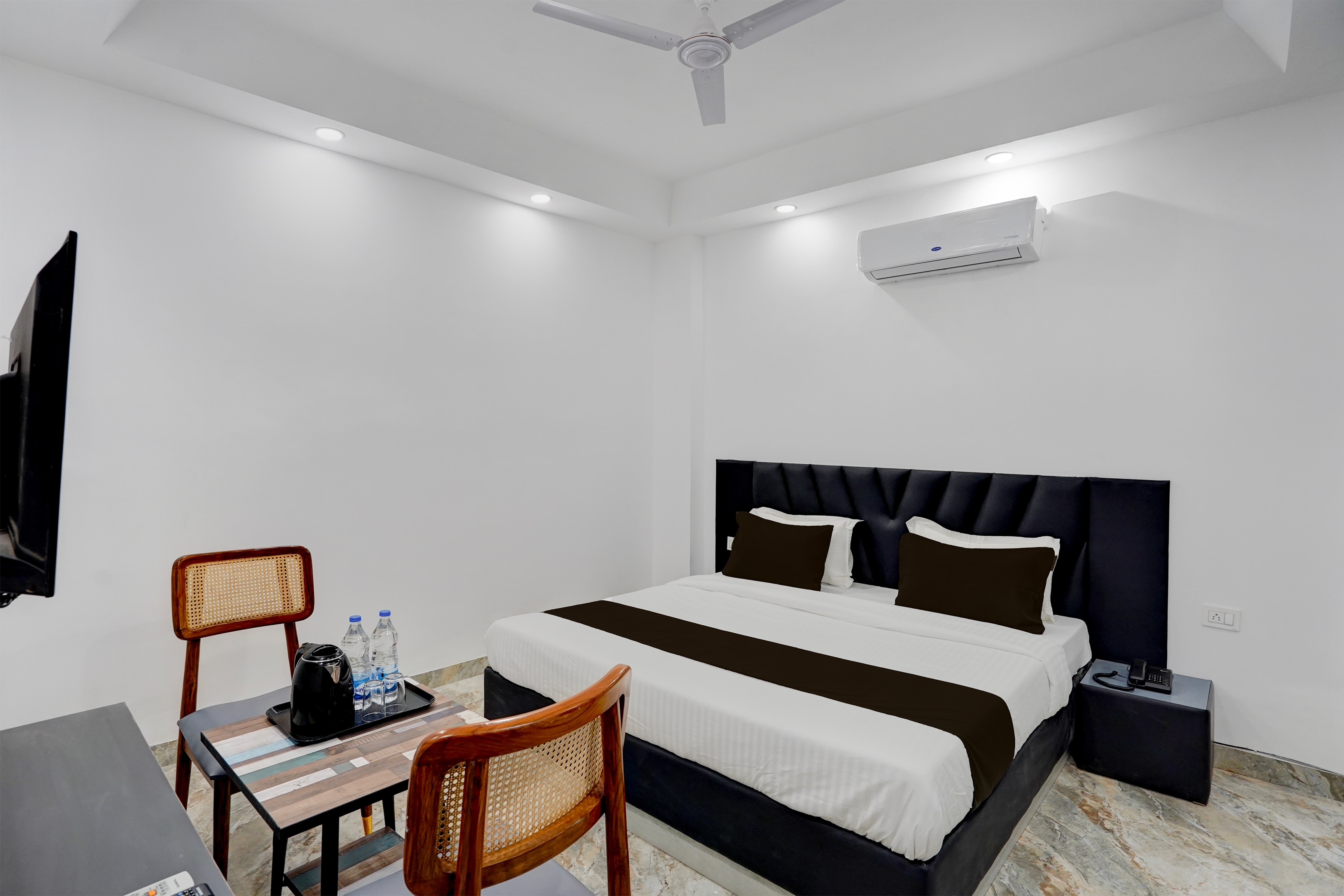 Hotel O Premium Rooms - Tap to explore photos