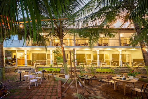 Crystal Goa Emerald Edition | Rooms & Cafe