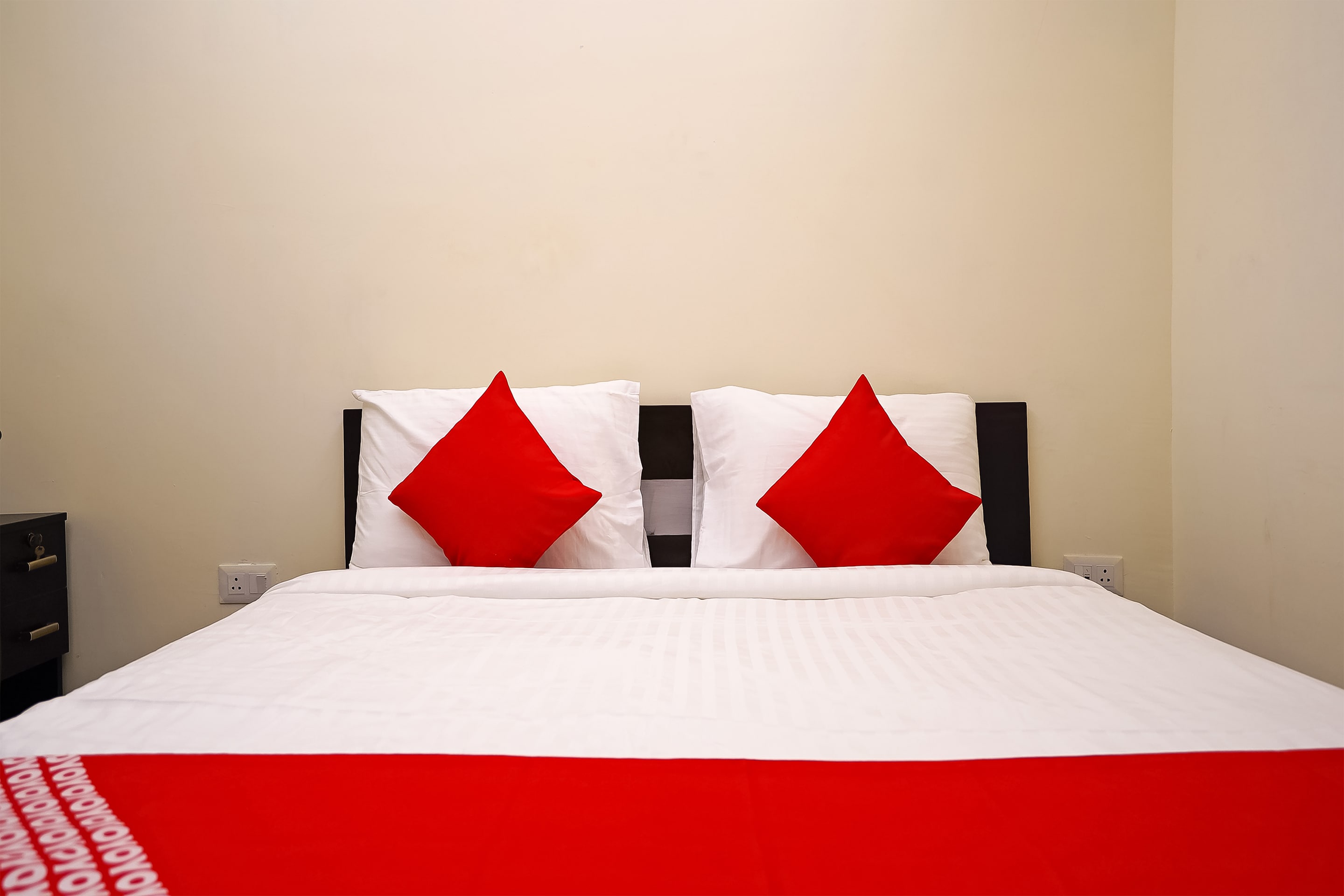 Super Hotel O Olive Saffron - Tap to explore photos