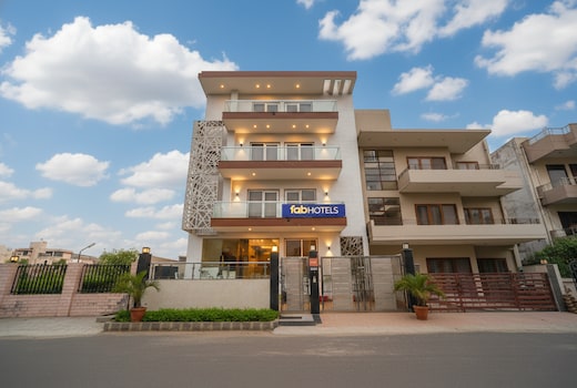 FabHotel Emoji Stays