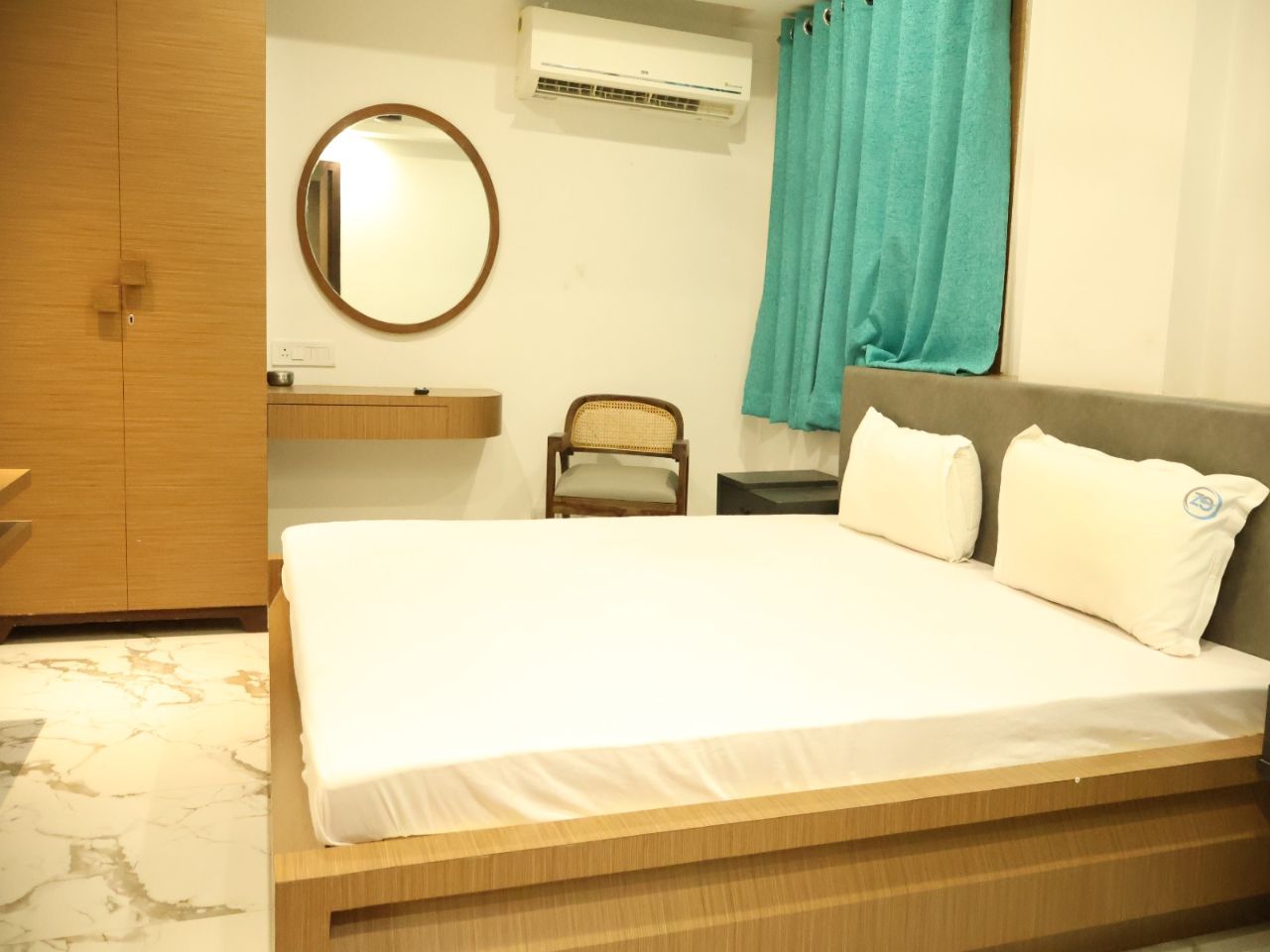 Hotel Grand Zuri (5 minutes from Airport) - Tap to explore photos